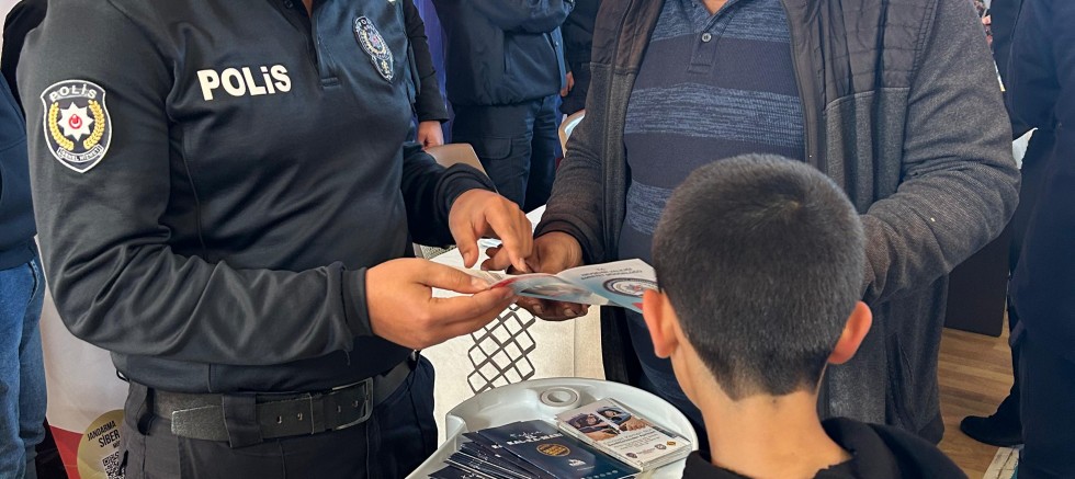 KADES, Dolandırıcılık ve Trafik Güvenliği Hakkında Bilgilendirme Standı